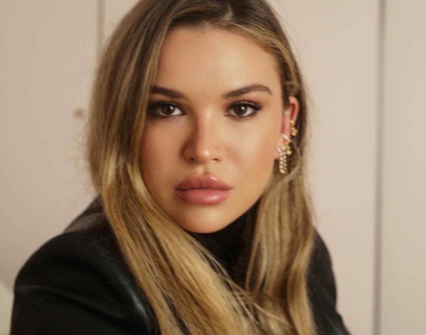 Agent Woman Polina Litvak