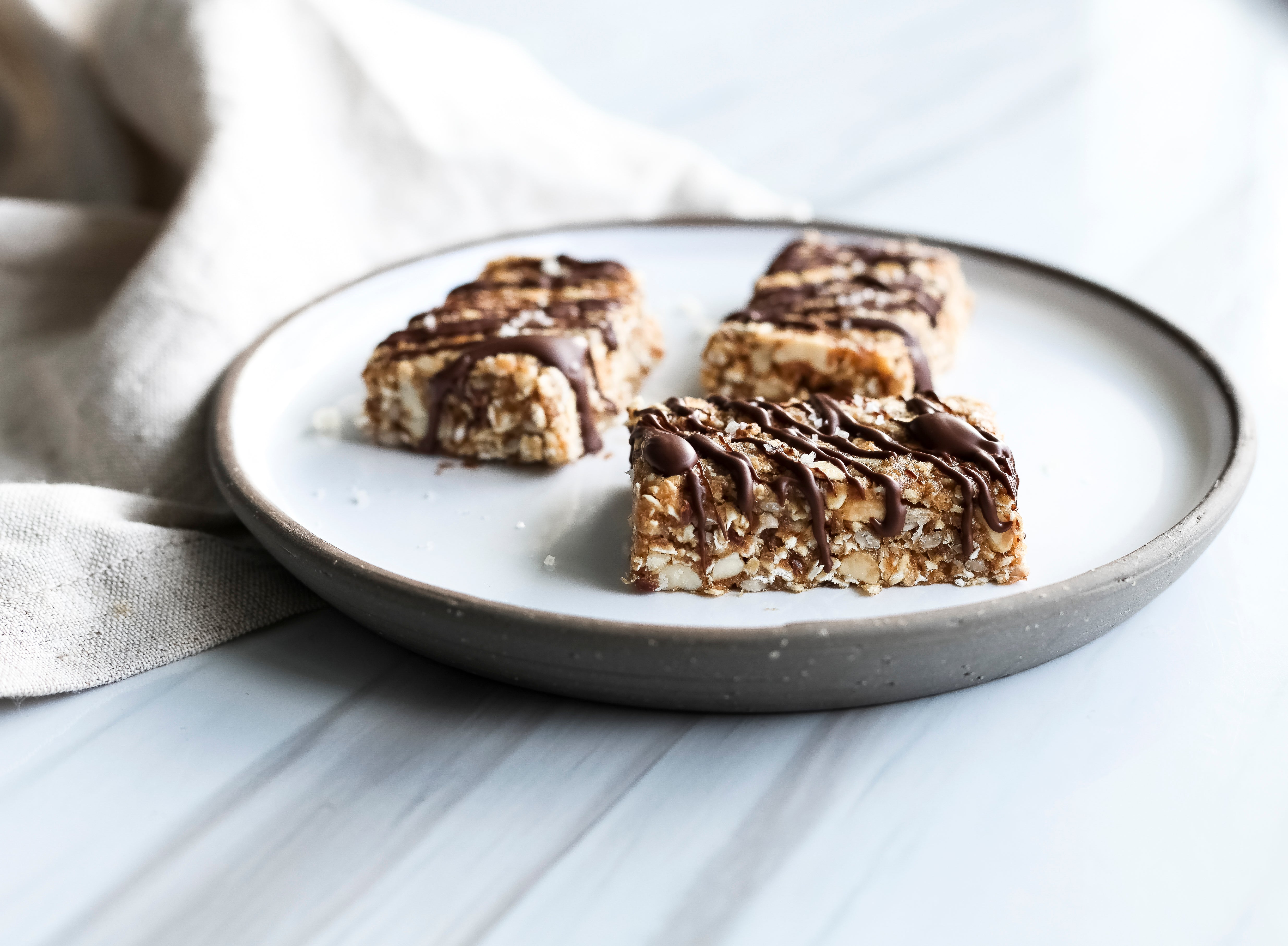 Nateur Cooking with Heidi Richter: Vegan Salted Caramel Granola Bars (gluten-free)