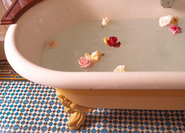 At Agent Nateur, we don’t bath, we holi (bath)