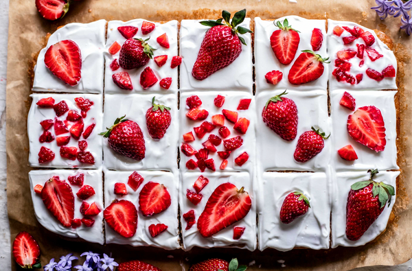 Nateur Cooking with Stefani Weiss: Strawberry and Yogurt Sheet Cake